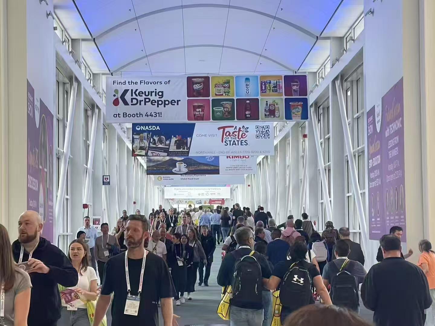 开幕第一天 国际展会上的中国力量与成长印记
